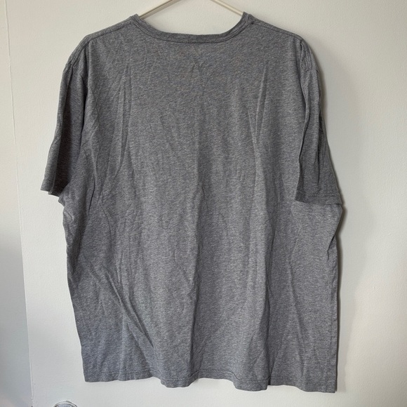 🎉4/30$🎉 Tommy Hilfiger XL Heather Gray V-Neck Tee - Picture 4 of 4